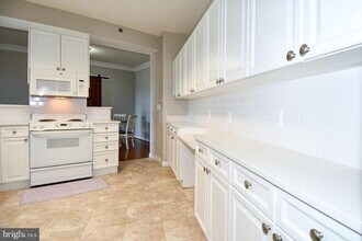 3100 N Leisure World Blvd in Silver Spring, MD - Building Photo - Building Photo