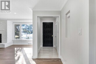 1503 Lochlin Trail in Mississauga, ON - Building Photo - Building Photo