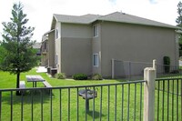 College Park Apartments in Dinuba, CA - Foto de edificio - Building Photo