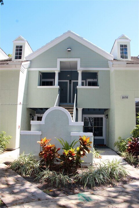 1050 Crystal Way-Unit -F in Delray Beach, FL - Foto de edificio