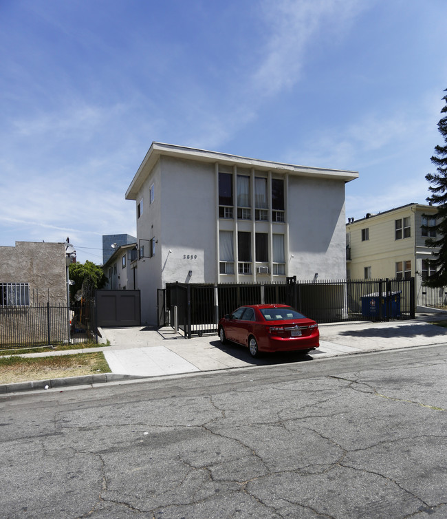 2859 Leeward Ave in Los Angeles, CA - Foto de edificio - Building Photo