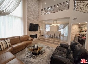 5333 Zelzah Ave in Los Angeles, CA - Building Photo - Building Photo
