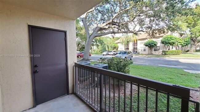 4581 W McNab Rd in Pompano Beach, FL - Building Photo - Building Photo