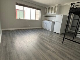 2420 Pacific Ave, Unit D in Venice, CA - Building Photo