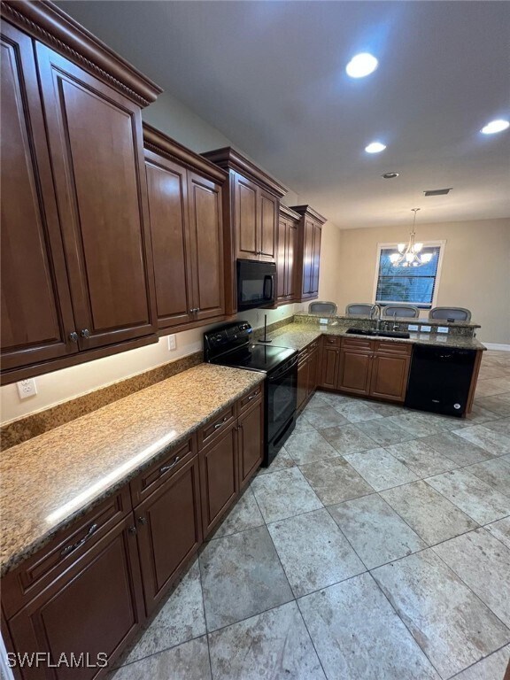 3914 Kismet Pkwy W in Cape Coral, FL - Foto de edificio - Building Photo