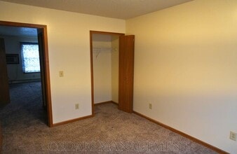 12 Cedars in Brooklyn, MI - Foto de edificio - Building Photo