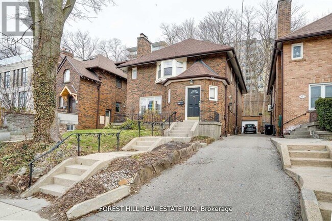 8 Poplar Plains Crescent in Toronto, ON - Building Photo - Building Photo