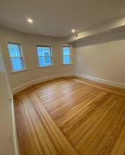 31 Spencer Ave, Unit 2 in Somerville, MA - Building Photo - Building Photo