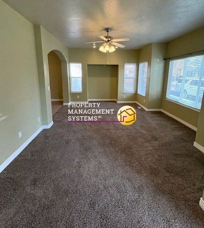 720 S Clearwater Falls Dr in Layton, UT - Foto de edificio - Building Photo