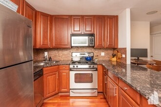 3900 N Pine Grove Ave in Chicago, IL - Foto de edificio - Building Photo