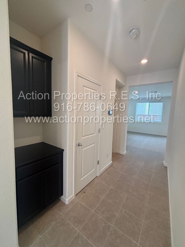 1671 Lion St in Rocklin, CA - Building Photo - Building Photo