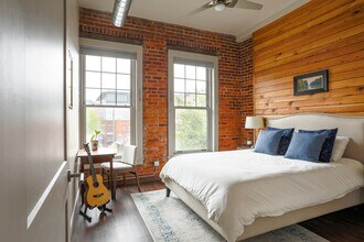 27 Biltmore Ave, Unit 201 in Asheville, NC - Building Photo - Building Photo