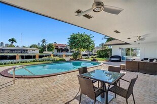 16433 NE 33rd Ave in Miami, FL - Building Photo
