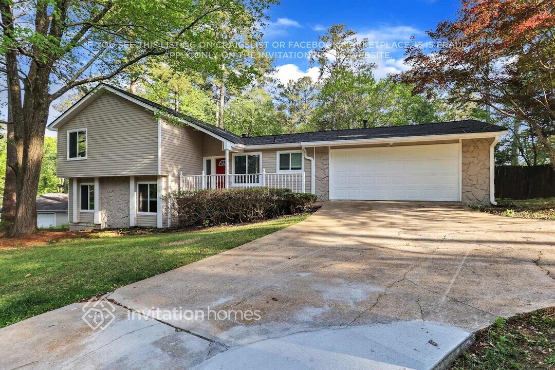 6791 E Woodridge Pl in Douglasville, GA - Building Photo