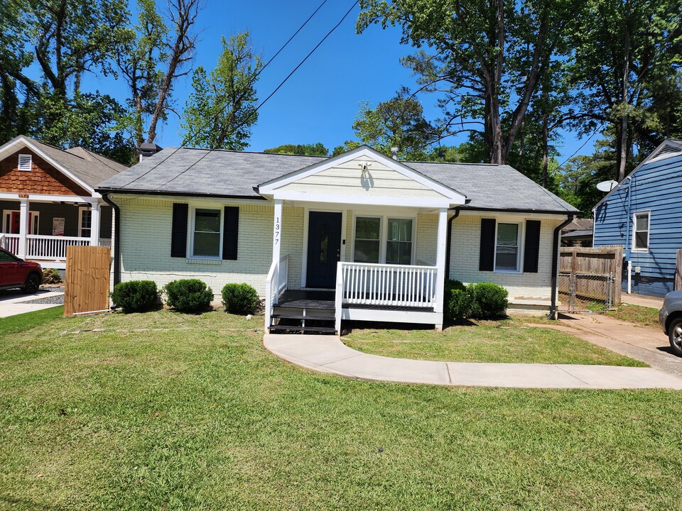 1377 Avon Ave SW in Atlanta, GA - Building Photo