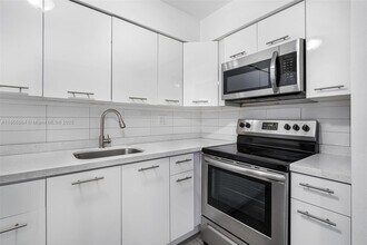 7600 Pembroke Rd-Unit -4 in Miramar, FL - Building Photo - Building Photo