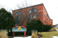 Linden Place Apartments in Arlington Heights, IL - Foto de edificio - Building Photo