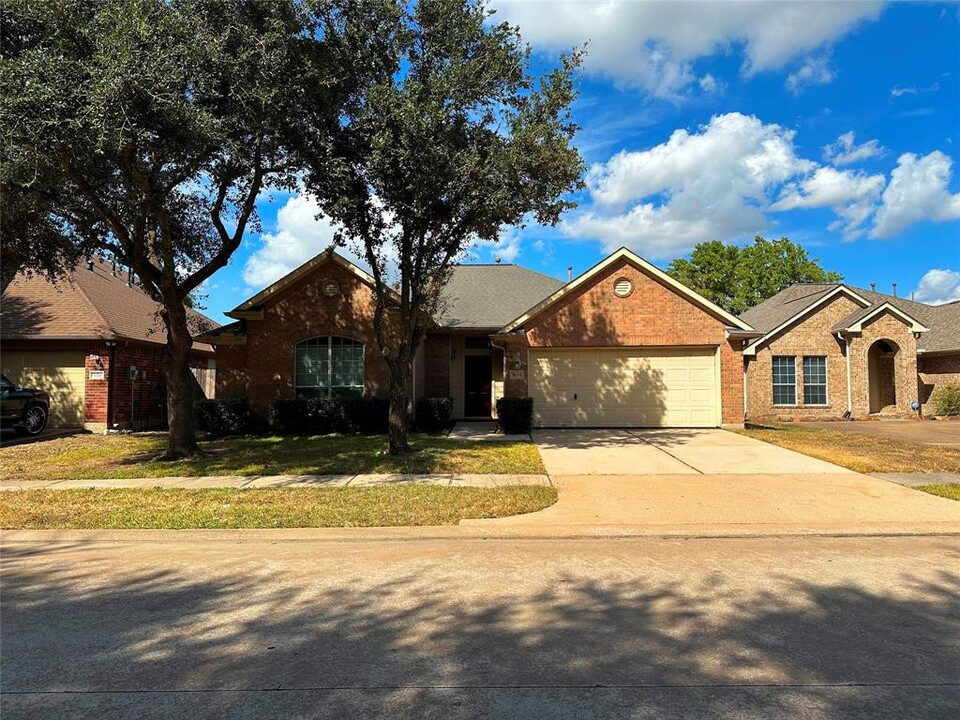 8314 Terrace Brook Dr in Houston, TX - Foto de edificio