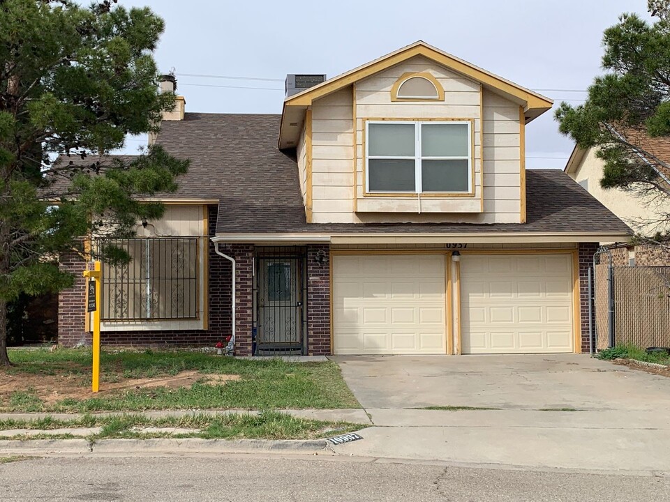 10937 Yogi Berra Cir in El Paso, TX - Foto de edificio