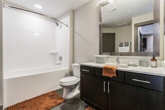 1111 N Durham Dr in Houston, TX - Foto de edificio - Building Photo