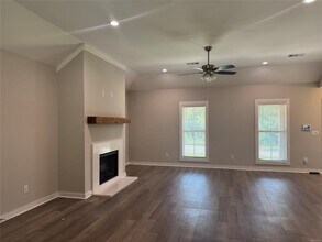107 Fox Run Dr in Deatsville, AL - Building Photo - Building Photo