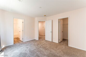 10633 Camel Rock Ct in Las Vegas, NV - Building Photo - Building Photo