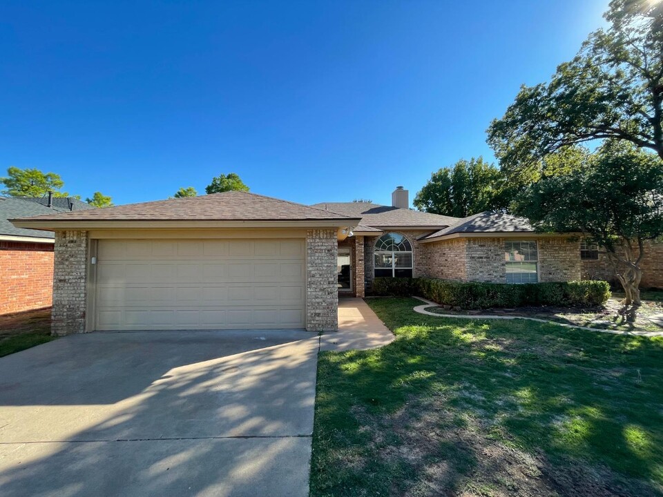 5621 86th St in Lubbock, TX - Building Photo