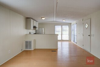 102 Claude Simmons Rd in Johnson City, TN - Building Photo - Building Photo