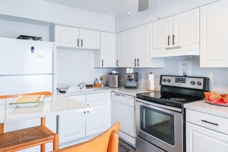 Roselea Apartments in Sanford, FL - Building Photo - Interior Photo