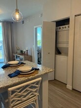 1465 W 31st St, Unit C1 in Hialeah, FL - Building Photo - Building Photo