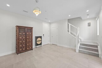 625 NE 22nd Dr in Wilton Manors, FL - Building Photo - Building Photo