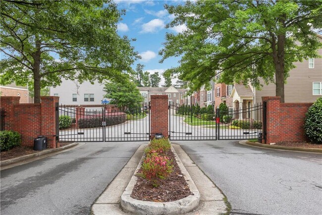 1300 Hopkins Dr in Decatur, GA - Building Photo - Building Photo