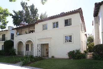 9944 Robbins Dr in Beverly Hills, CA - Building Photo - Primary Photo