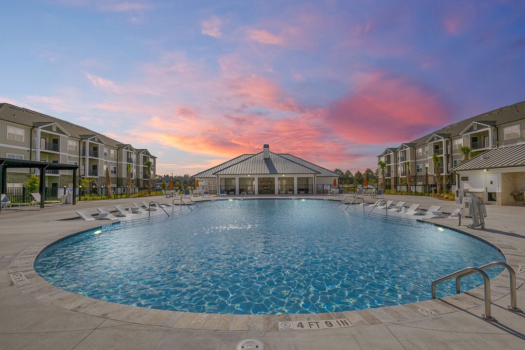 Crescent Pointe Apartments in North Charleston, SC - Foto de edificio