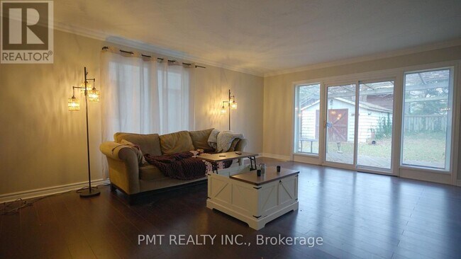 60 The Queensway in Toronto, ON - Building Photo - Building Photo