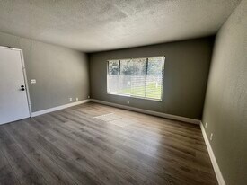 6724 Plymouth Rd, Unit 38 in Stockton, CA - Building Photo