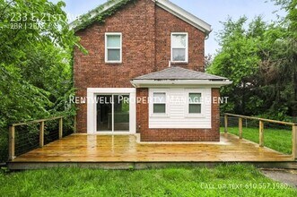 233 E 21st Ave in Munhall, PA - Building Photo - Building Photo