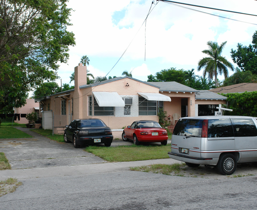 719 NE 86th St in Miami, FL - Building Photo