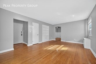 6404 Montgomery Rd in Cincinnati, OH - Building Photo - Building Photo