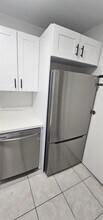 6884 N Kendall Dr in Miami, FL - Building Photo - Building Photo