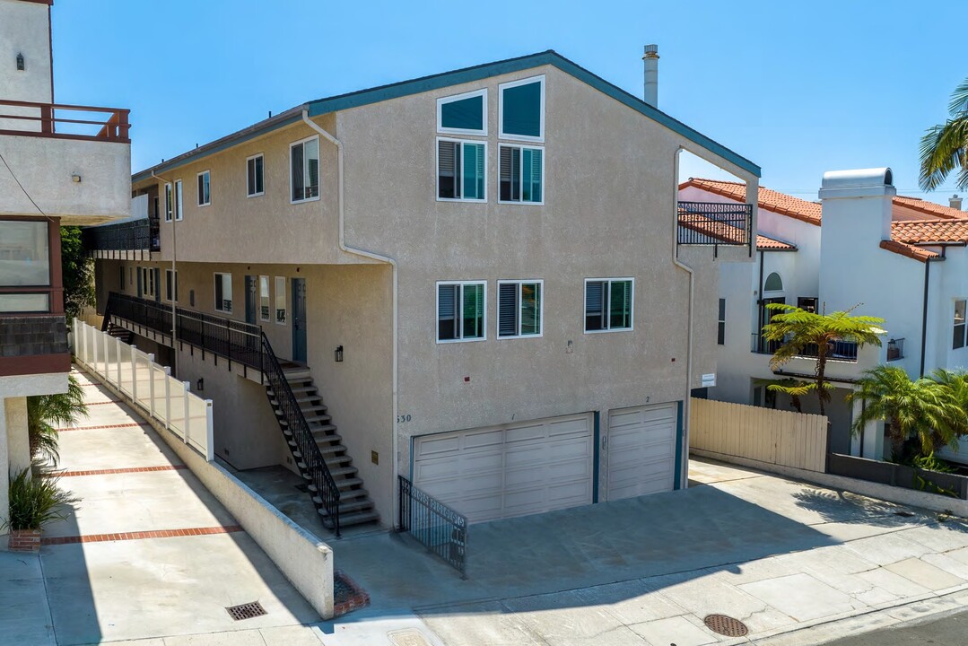 630 3rd St in Hermosa Beach, CA - Building Photo