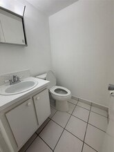 802 NW 87th Ave in Miami, FL - Building Photo - Building Photo