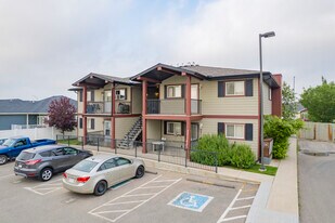 Mundy Park Apartments in High River, AB - Building Photo