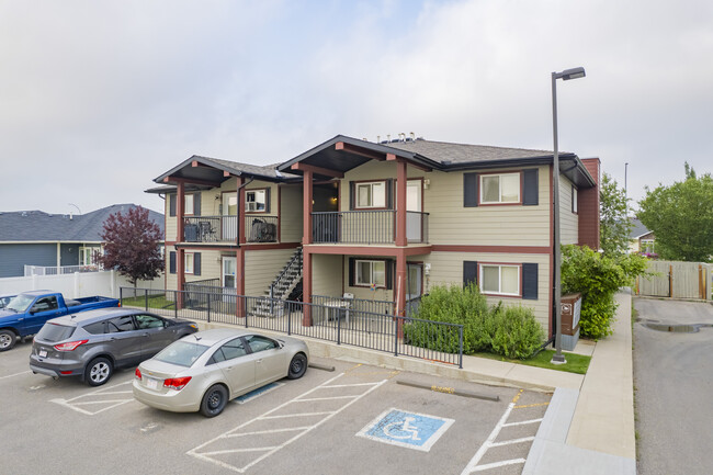 Mundy Park Apartments in High River, AB - Building Photo - Primary Photo