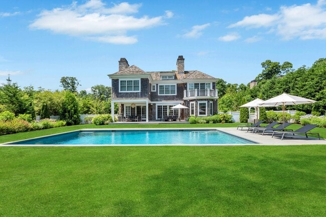 21 Barn Ln in Bridgehampton, NY - Building Photo - Building Photo