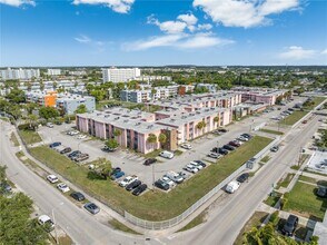 19729 SW 114th Ave in Miami, FL - Building Photo - Building Photo