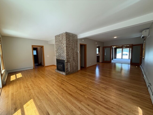 property at 1903 Grand Ave