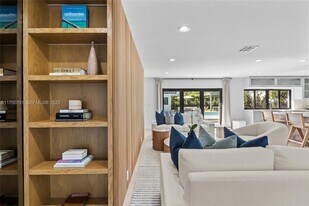 116 W 1st Ct in Miami Beach, FL - Building Photo