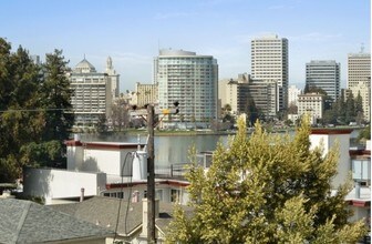 301 Lester Ave in Oakland, CA - Foto de edificio - Other