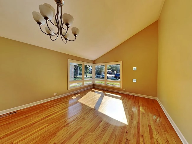 9051 Forestview Rd in Evanston, IL - Foto de edificio - Building Photo